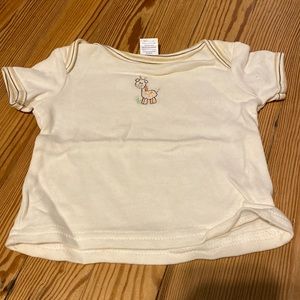 Baby giraffe shirt 🦒